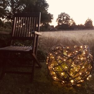 Lichtkugeln aus Rebenholz